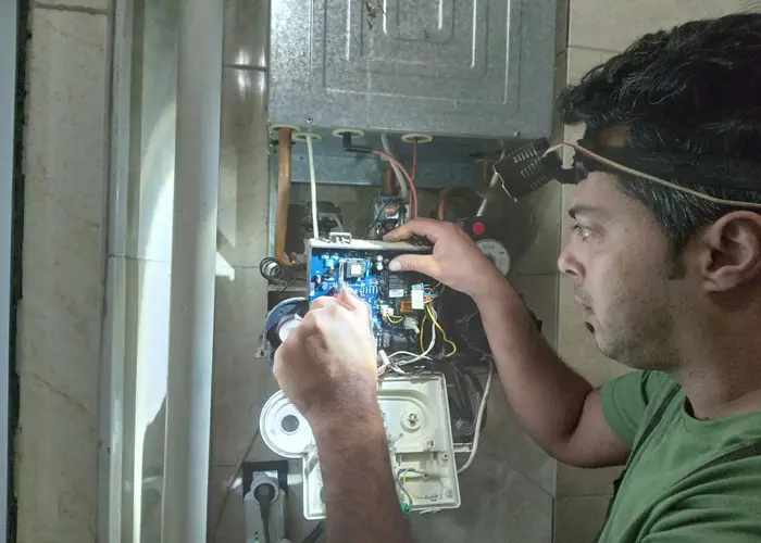 تعمیر برد الکترونیک پکیج ایران رادیاتور در محل 